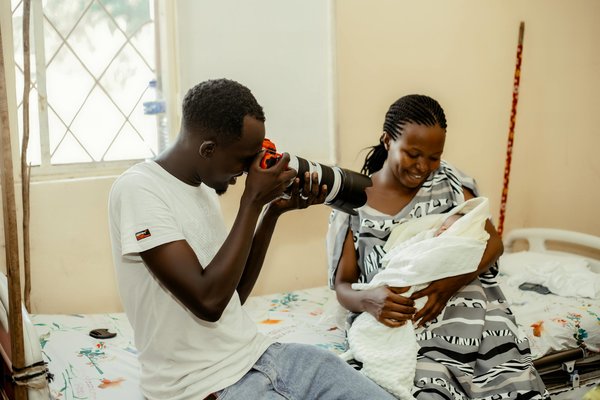 Photographe naissance : des souvenirs intimes chez vous